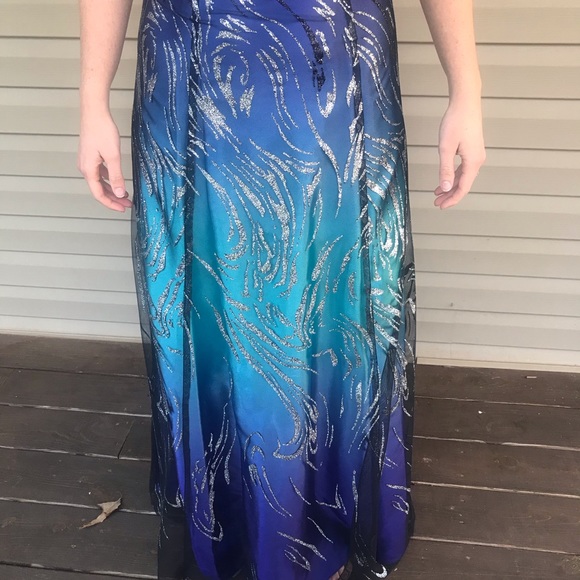 Formal Event Dress - Picture 5 of 8